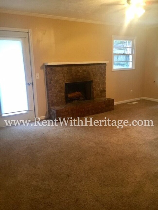 Building Photo - THIS IS A WONDERFUL.....BRICK RANCH STYLE HOME IN A GREAT NEIGHBORHOOD WITH GREAT SCHOOLS AND CLO...