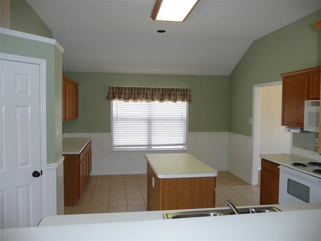 Building Photo - 5601 Tulip Dr