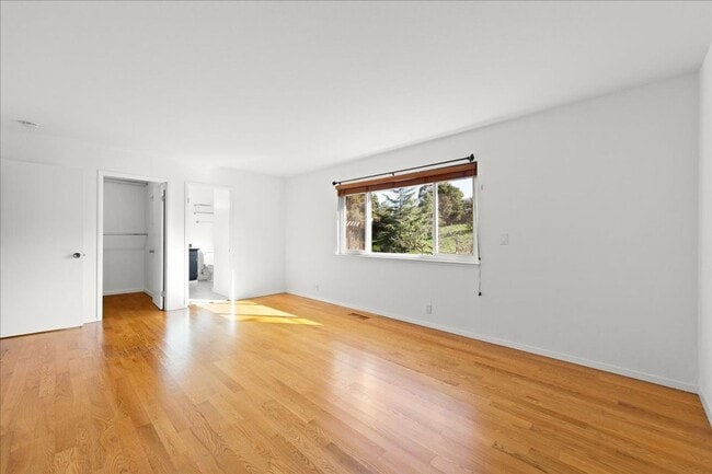 Building Photo - Beautiful remodeled 3 Bed 2 Bath home in L...