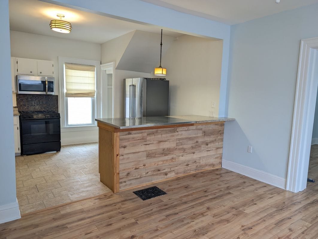 Building Photo - 5313 Broadway, 1