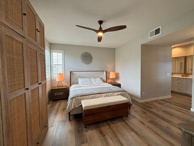 Building Photo - Updated 4 Bedroom 3.5 bath Condo located i...