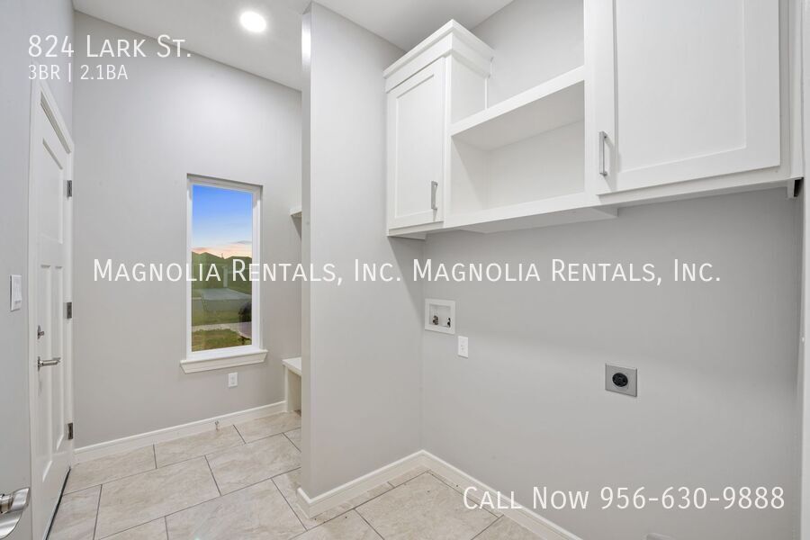 Building Photo - 824 Lark St