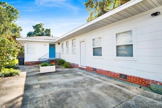 Building Photo - Vintage East Hill Mid-Century Home