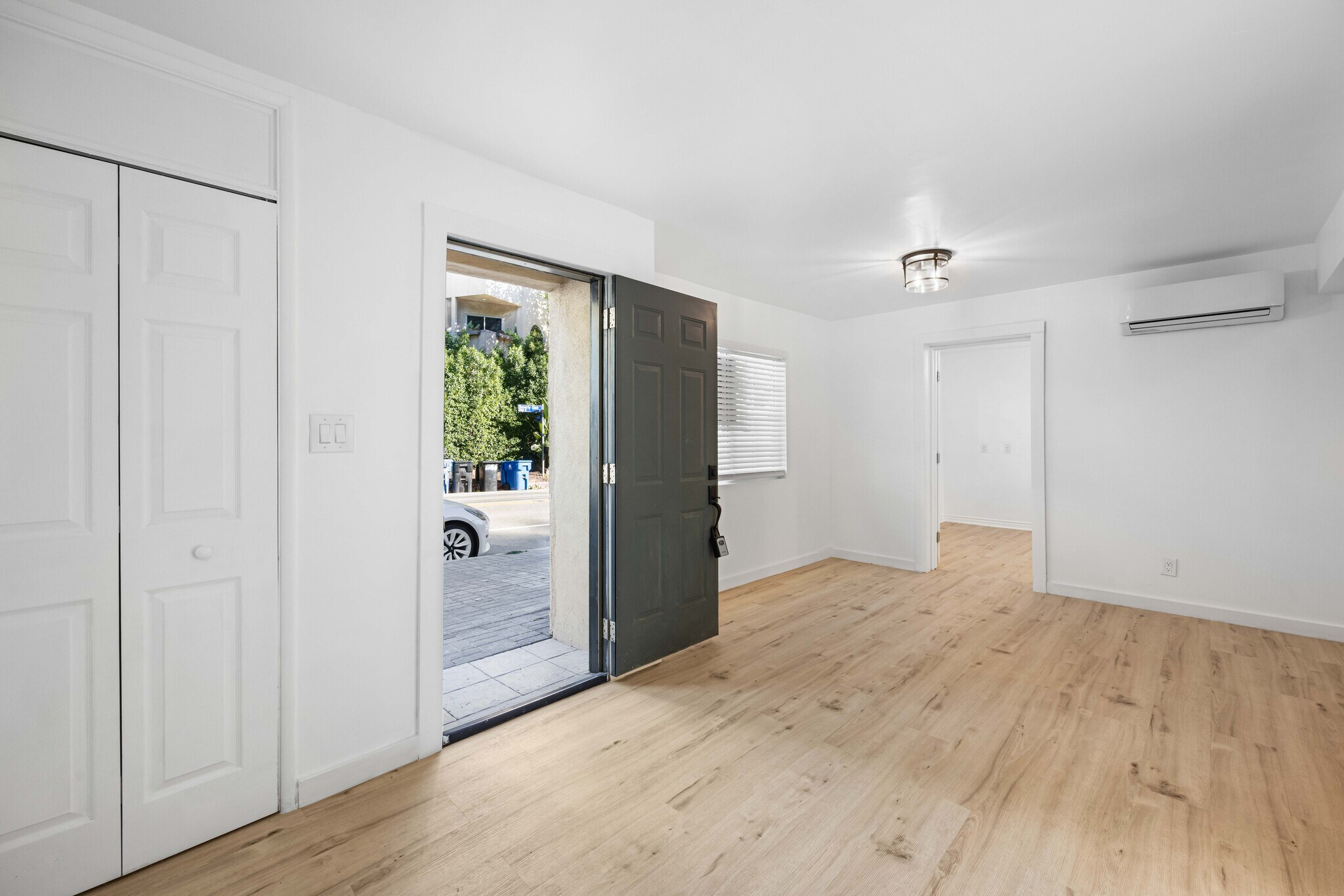 Building Photo - 1303 N Beverly Glen Blvd