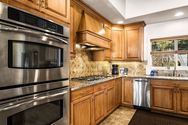Building Photo - Luxurious Oceanview Getaway w/Private Pool...
