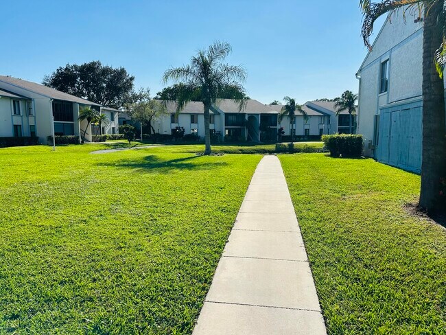 Building Photo - 1115 Green Pine Blvd