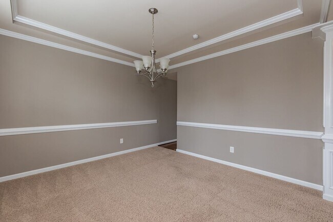 Building Photo - Gorgeous LARGE Family Home!