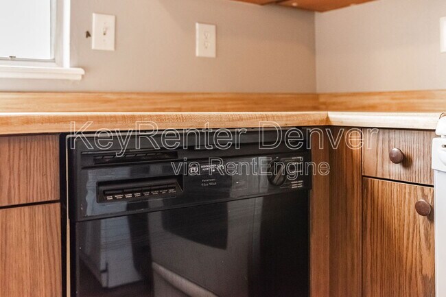 Building Photo - 1498 S Bahama St