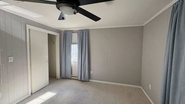 Building Photo - Bright & Sunlit 2nd-Floor Unit in Peaceful Kittery Setting!