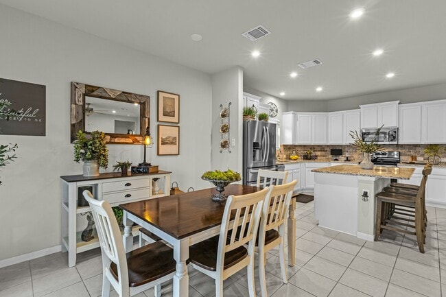 Building Photo - 2221 Clove Ct