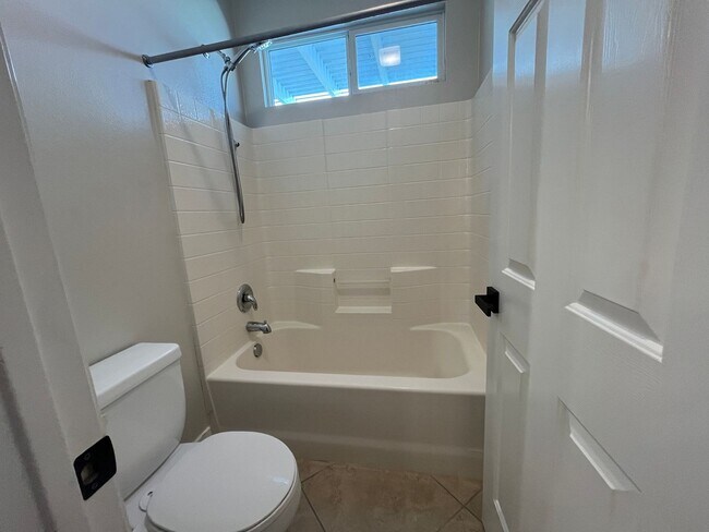 Building Photo - Spacious 5 Bedroom/3 Bath Home in Eastvale.