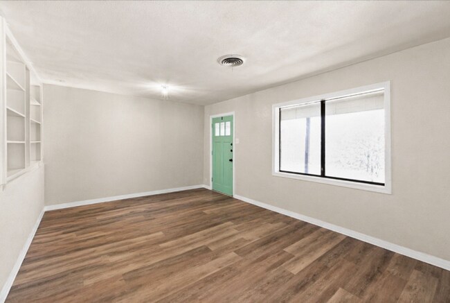 Building Photo - AVAILABLE BEGINNING OF JUNE ; APPLY ON OUR WEBSITE TODAY!!!