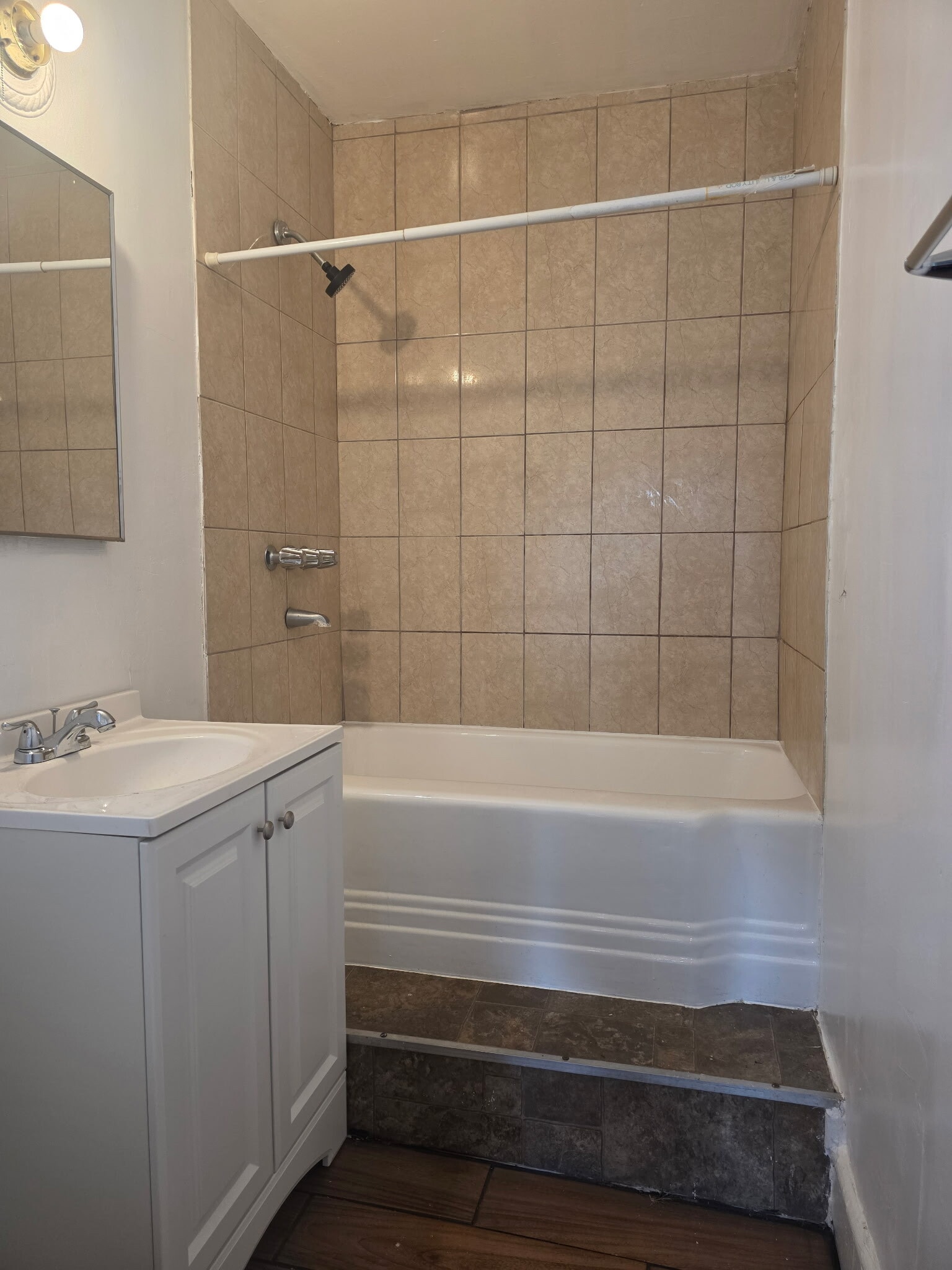 Building Photo - 220 S Pannes Ave