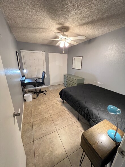 Building Photo - 1253 S Revere