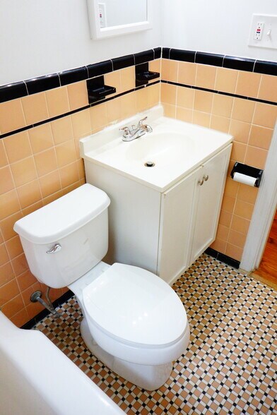 Building Photo - 8210 Greenwood Ave