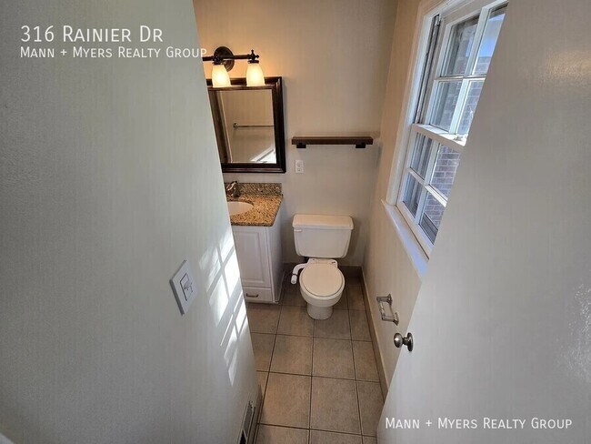 Building Photo - 316 Rainier Dr