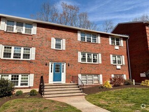 Building Photo - 39 Briarwood Ln