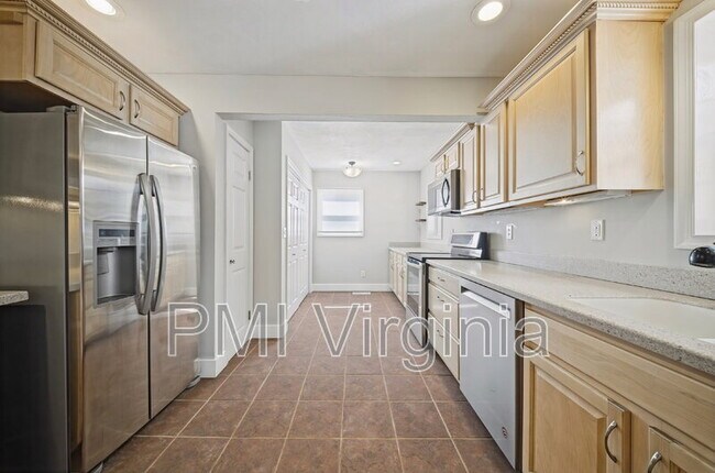 Building Photo - 1641 E Bayview Blvd