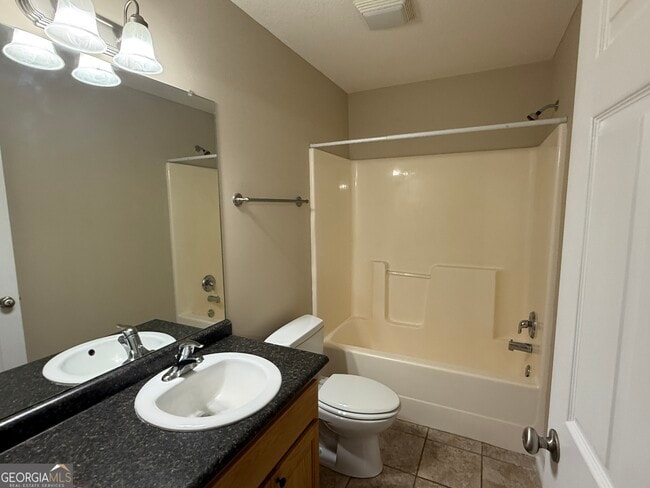 Building Photo - 112 Lakeview Commons Dr