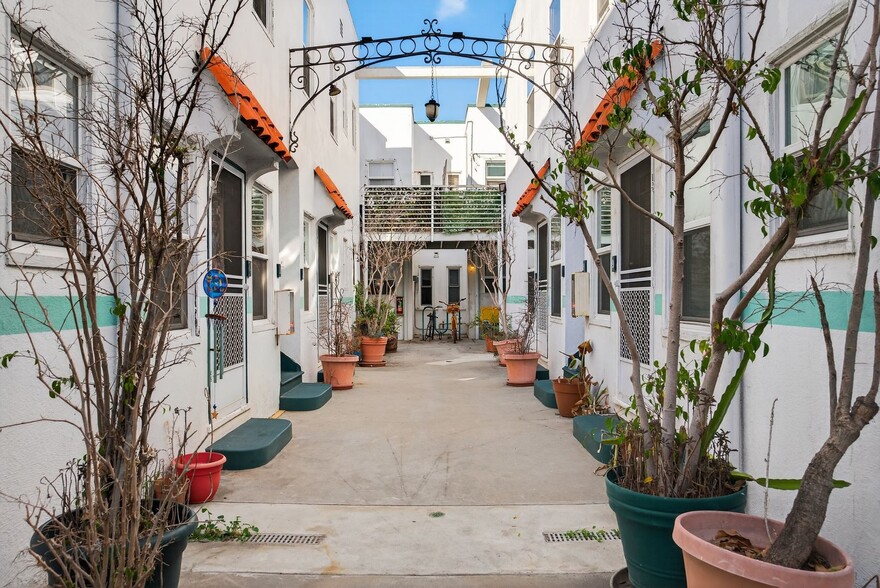 Building Photo - 1912 2nd St