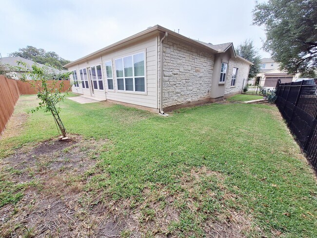 Building Photo - 4562 Katherine Dr