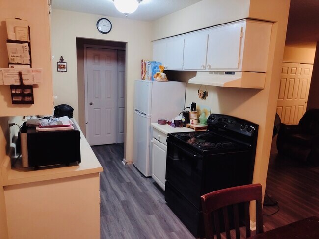 Building Photo - 900 9th Ave S