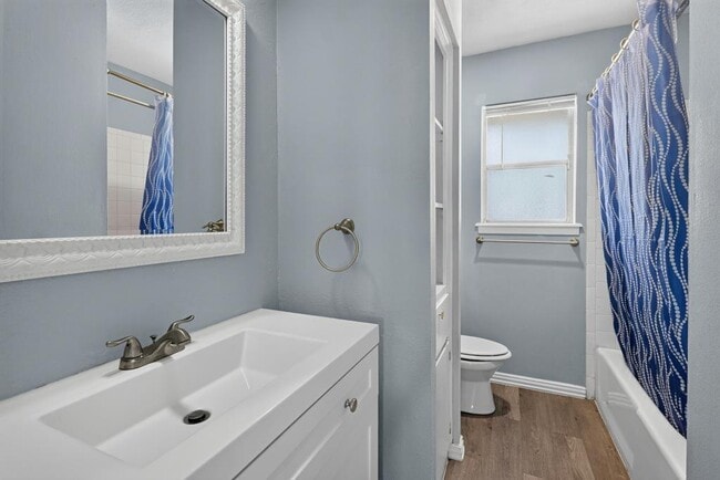 Building Photo - 8602 Colonial Dr