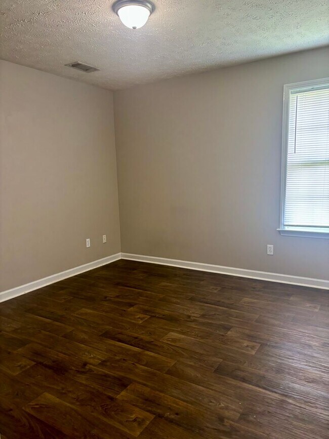 Building Photo - 3 Bedroom 2 bath  Medina Area