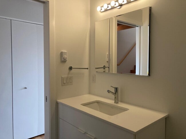 Building Photo - 2950 Fairview Ave E