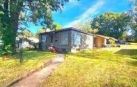 Building Photo - 3 Bed, 1 Bath House in Downtown Coeur d'Alene