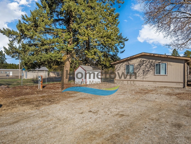 Building Photo - 2 Bedroom 1 Bathroom Home with Off-Street Parking Available in Athol!