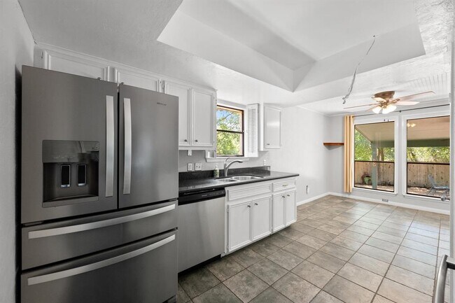 Building Photo - 3303 Sanderling Trail