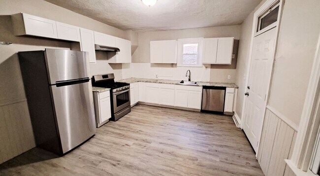 Building Photo - 3 Bed / 1 Bath Single Family Home