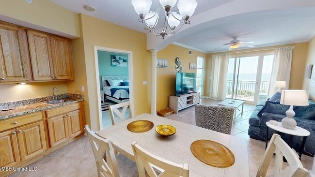 Building Photo - 2228 Beach Dr