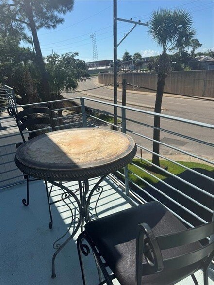 Building Photo - 318 Lake Marina Ave