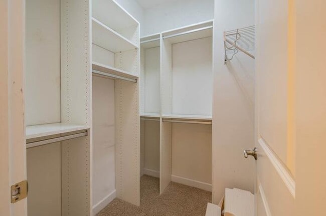 Building Photo - 319 Legends Way