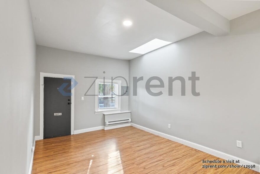 Building Photo - Unit A
