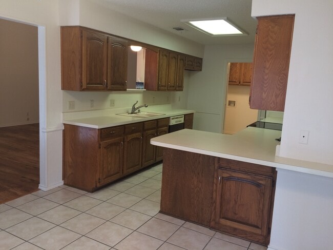 Large Kitchen - 339 Dogwood Dr
