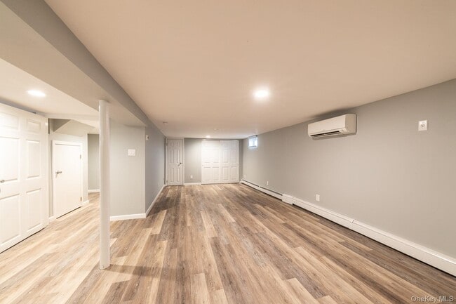 Building Photo - 20 Starks Pl
