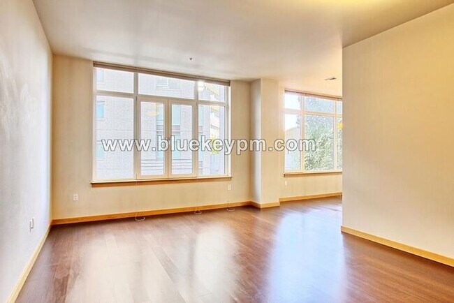 Building Photo - REDUCED RENT... #207- 1 Bed 1 Bath Condo in the Pearl District