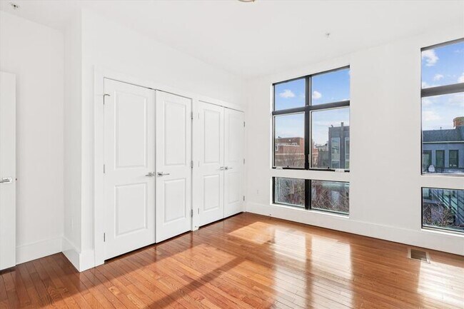 Building Photo - 1469 Harvard St NW