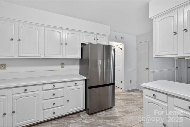 Building Photo - 10917 Blue Heron Dr