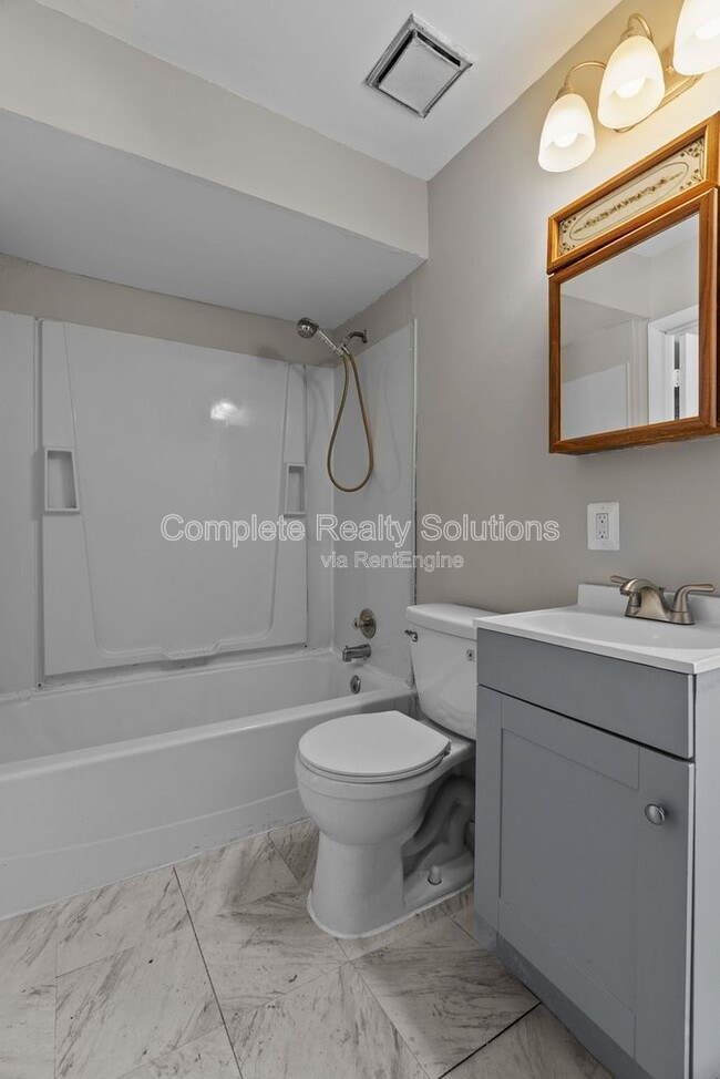 Building Photo - 409 Caithness Rd