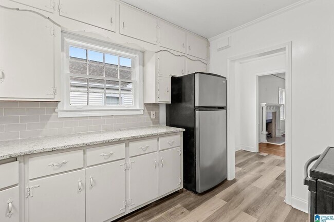 Building Photo - 1520 41st St