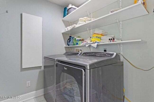 Building Photo - 219 Tantallon Dr