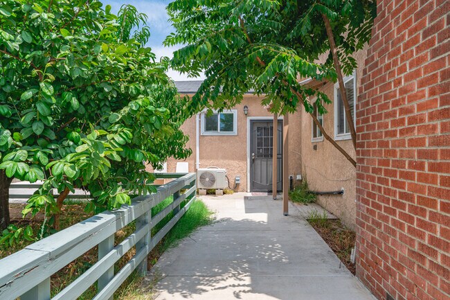 Building Photo - Fully Furnished 2BR Home w/ Private Entry ...