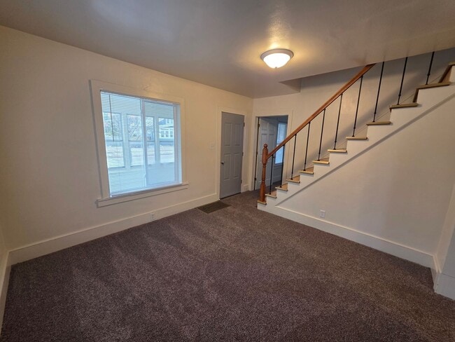 Building Photo - 216 S Mason St