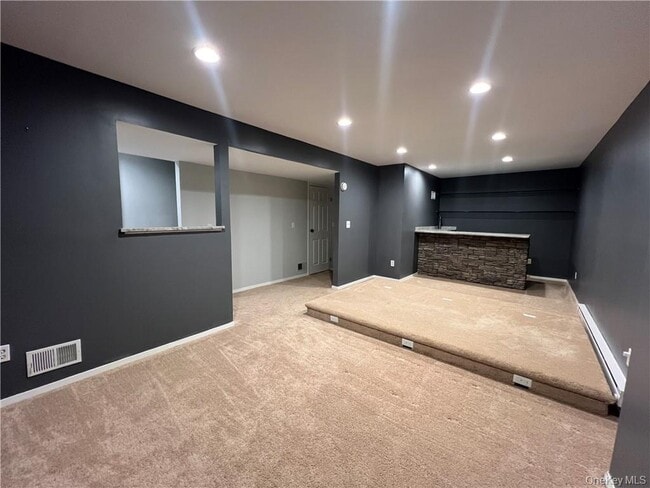 Building Photo - 475 Country Club Ln