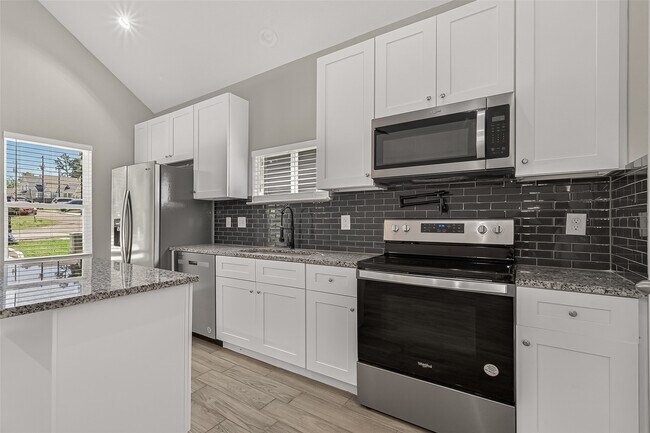 Building Photo - 352 Westchase St