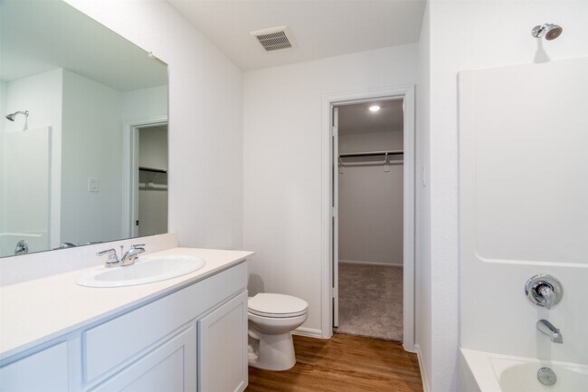 Building Photo - 1508 Las Cuevas Dr